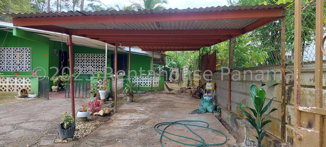 Residential Land with House in Pedregal!